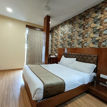 Hotel Arton Regency Near Terminal 2 Airport ムンバイ エクステリア 写真