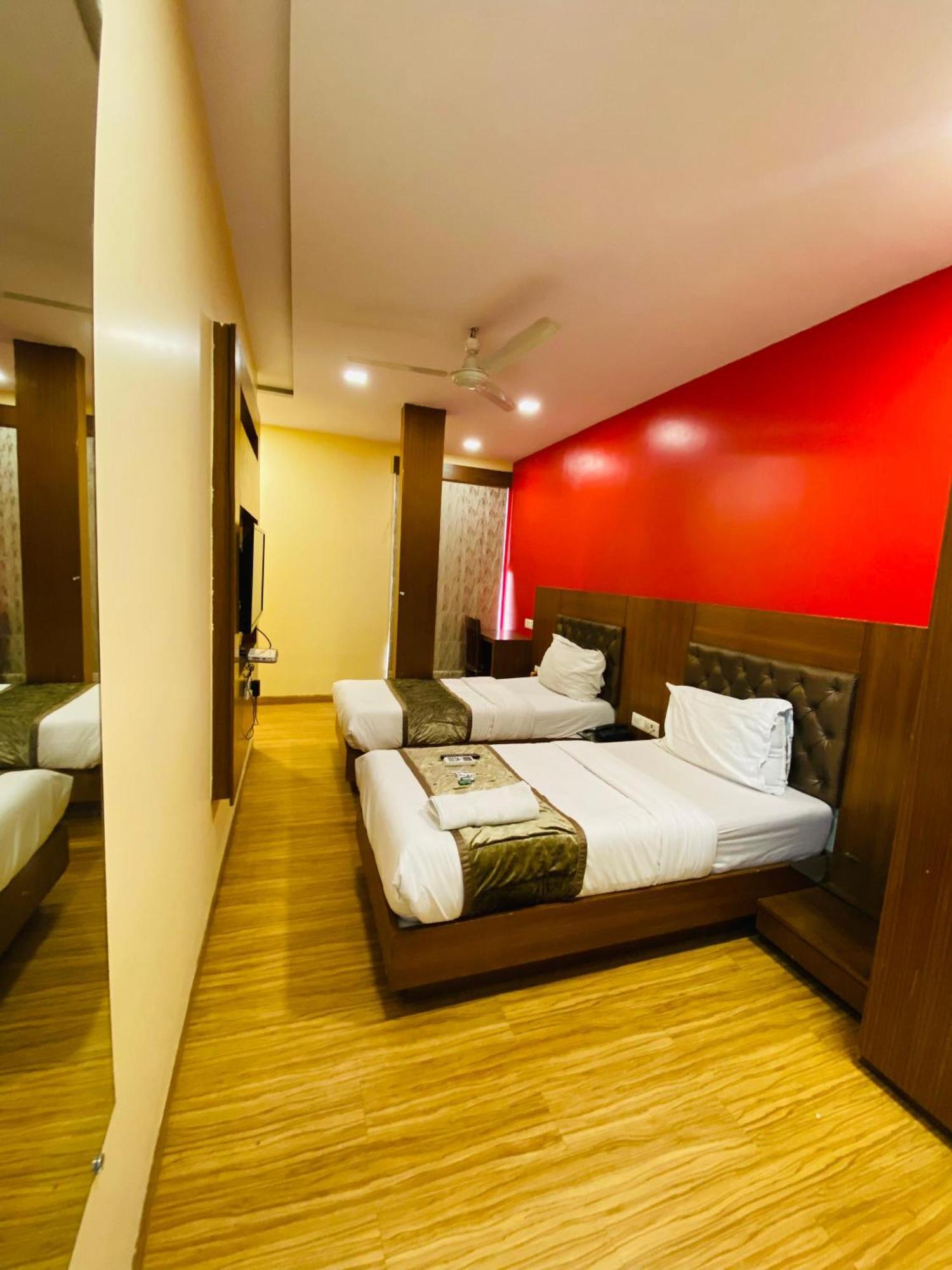Hotel Arton Regency Near Terminal 2 Airport ムンバイ エクステリア 写真