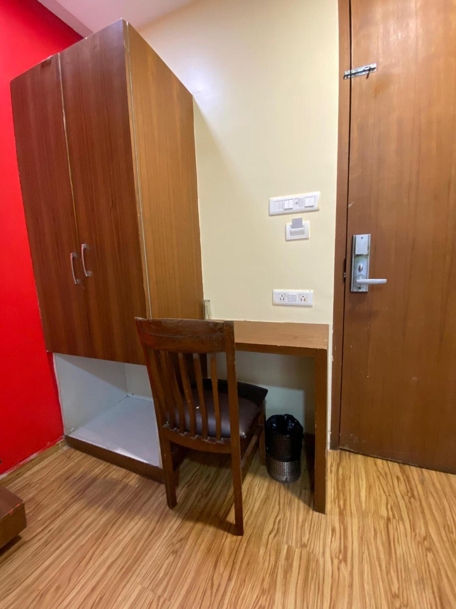 Hotel Arton Regency Near Terminal 2 Airport ムンバイ エクステリア 写真