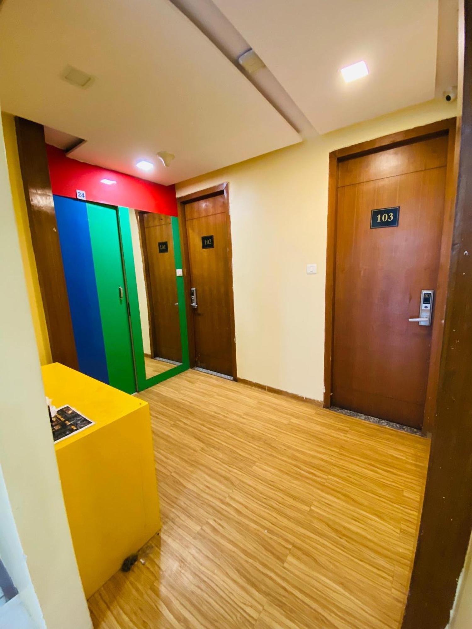 Hotel Arton Regency Near Terminal 2 Airport ムンバイ エクステリア 写真