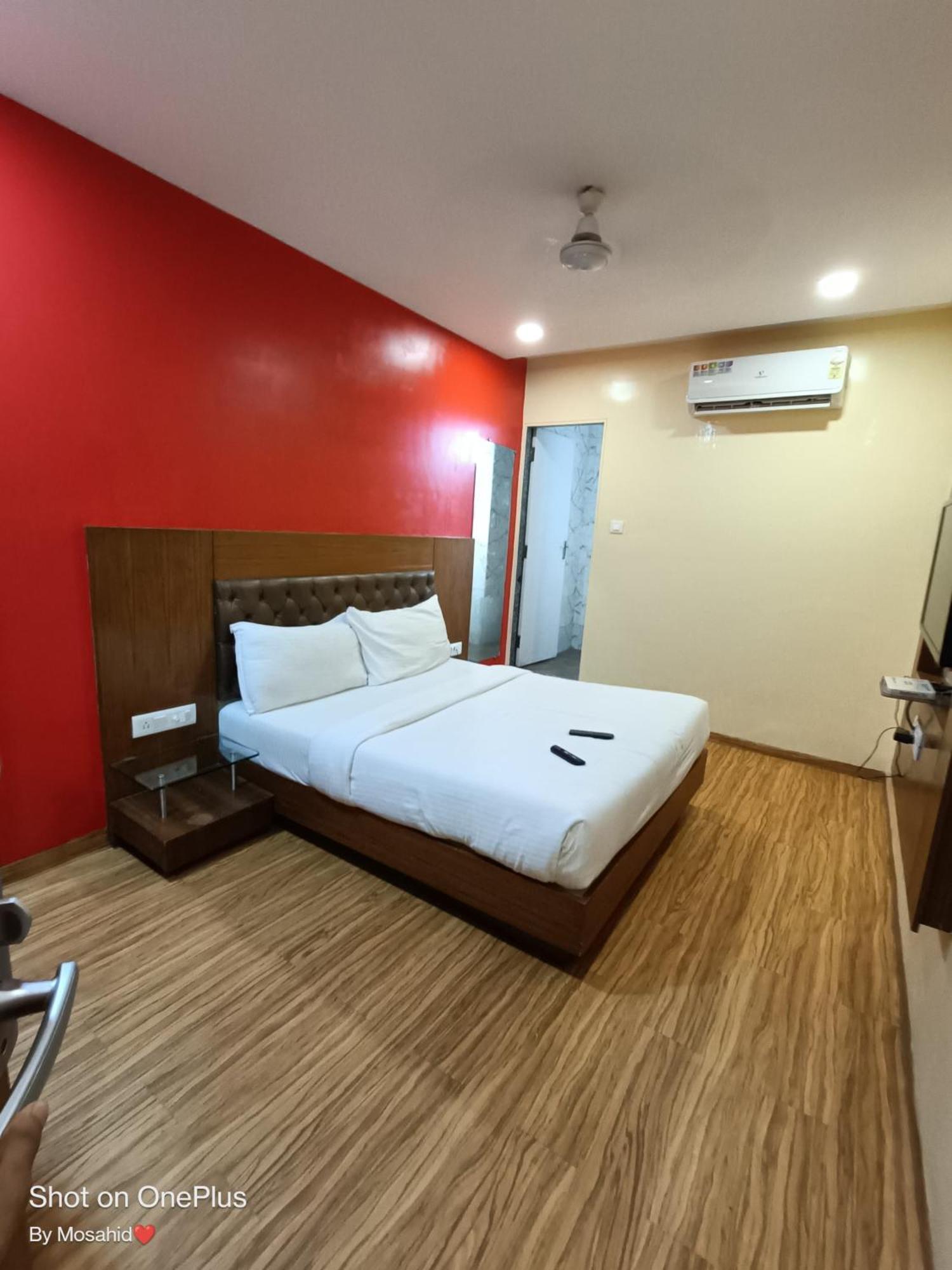 Hotel Arton Regency Near Terminal 2 Airport ムンバイ エクステリア 写真