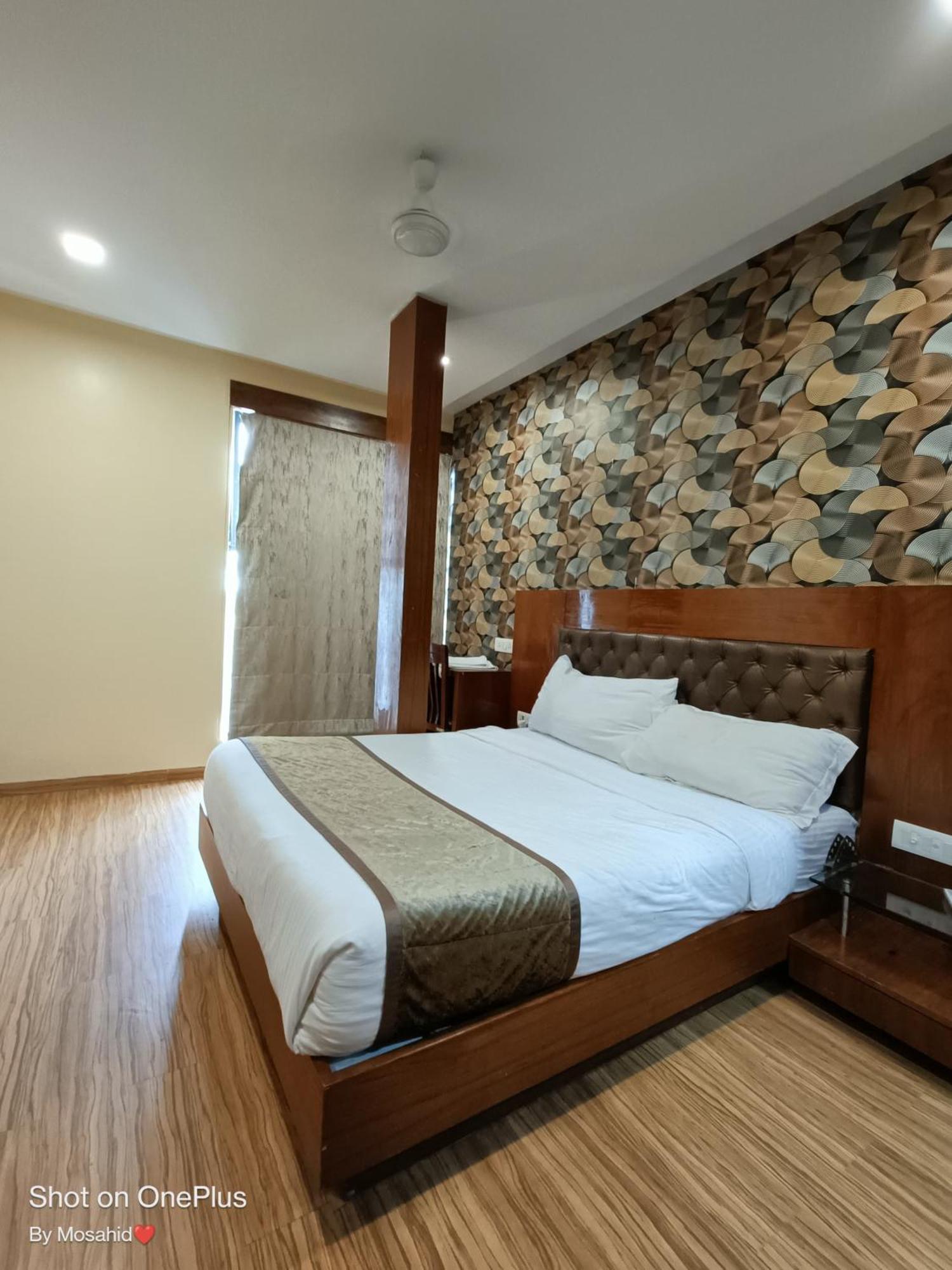 Hotel Arton Regency Near Terminal 2 Airport ムンバイ エクステリア 写真